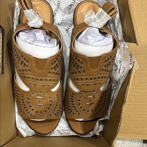 Comfortiva Brown Heeled Sandals  7.5 W